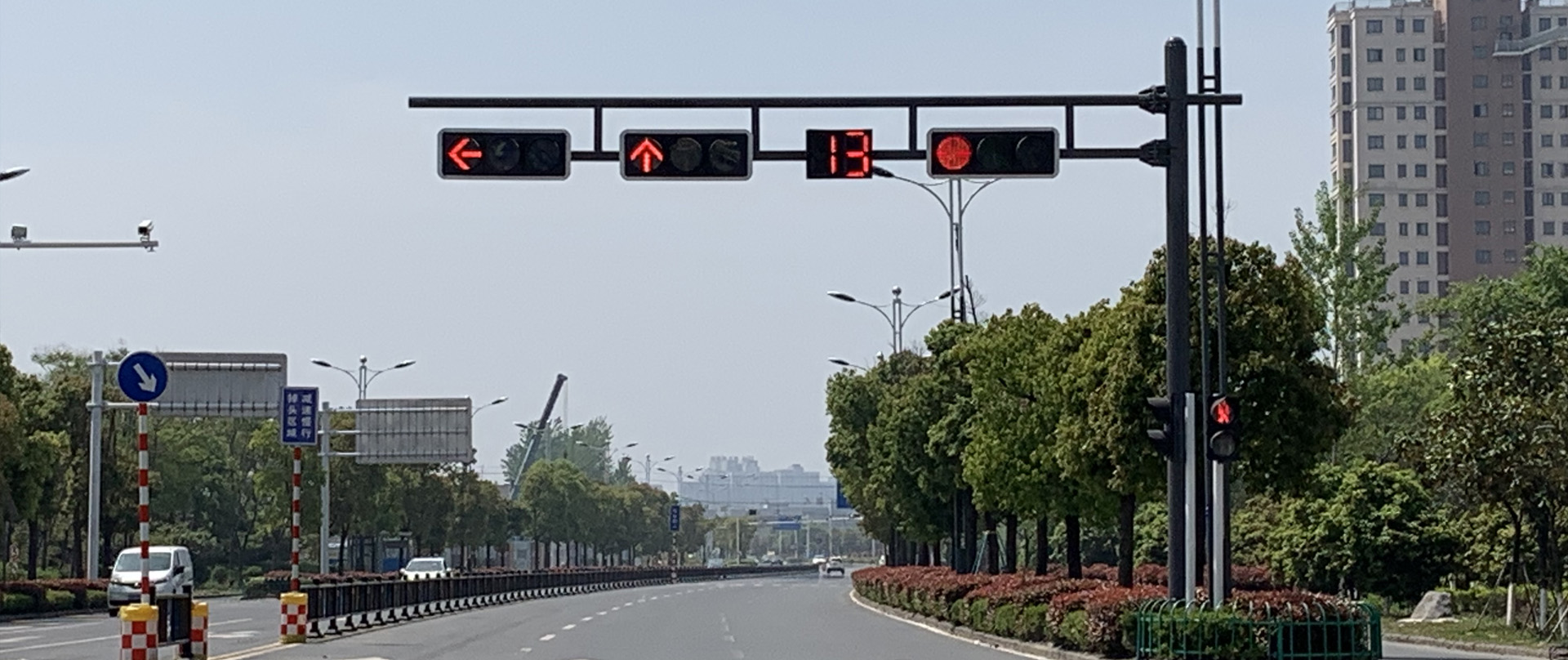 交通信號(hào)燈桿，道路交通信號(hào)桿